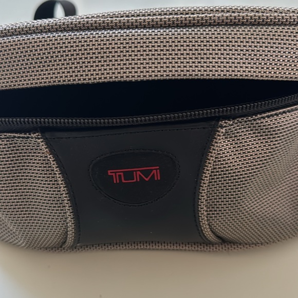 TUMI NWOT T2 pewter ballistic nylon waist pouch - Picture 3 of 4